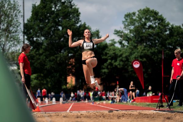 Luzie Sophie Probst (LC Paderborn) im Weitsprung am 14.05.2022 beim Nationalen Leichtathletik-Meeting im Erika-Fisch-Stadion in Hannover